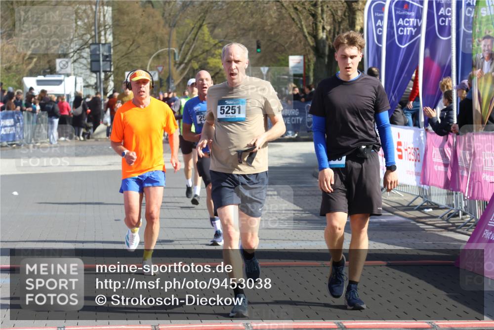 12.04.2026 - 45. Internationalen Wilhelmsburger Insellauf Strokosch-Dieckow http://msf.ph/oto/9453038 12.04.2026 10:38:04 Ziel 5496, 5251, 3182, 2568 meine-sportfotos.de