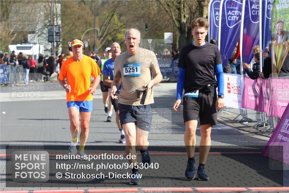 12.04.2026 - 45. Internationalen Wilhelmsburger Insellauf Strokosch-Dieckow http://msf.ph/oto/9453040 12.04.2026 10:38:04 Ziel 5496, 5251, 3182, 2568 meine-sportfotos.de
