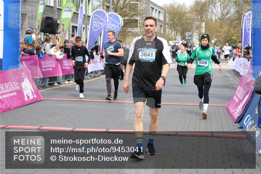 12.04.2026 - 45. Internationalen Wilhelmsburger Insellauf Strokosch-Dieckow http://msf.ph/oto/9453041 12.04.2026 13:07:59 Ziel 3641, 5426, 5216, 5431, 5425 meine-sportfotos.de