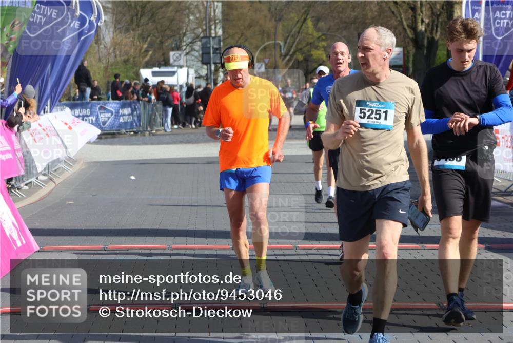 12.04.2026 - 45. Internationalen Wilhelmsburger Insellauf Strokosch-Dieckow http://msf.ph/oto/9453046 12.04.2026 10:38:05 Ziel 5496, 5251, 3182, 2568, 2657 meine-sportfotos.de