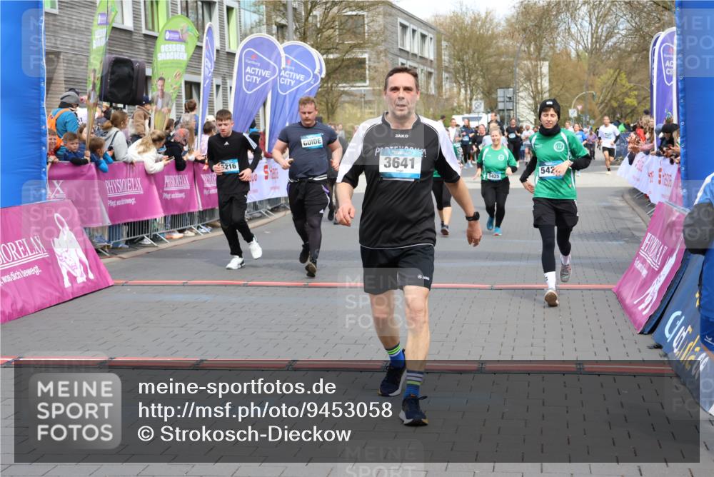12.04.2026 - 45. Internationalen Wilhelmsburger Insellauf Strokosch-Dieckow http://msf.ph/oto/9453058 12.04.2026 13:07:59 Ziel 3641, 5426, 5216, 5431, 5425 meine-sportfotos.de