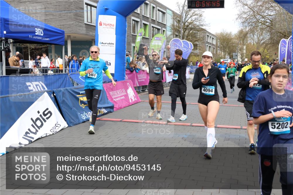 12.04.2026 - 45. Internationalen Wilhelmsburger Insellauf Strokosch-Dieckow http://msf.ph/oto/9453145 12.04.2026 13:07:44 Ziel 5202, 4094, 3672, 5497, 5499, 5461, 3242, 5078 meine-sportfotos.de
