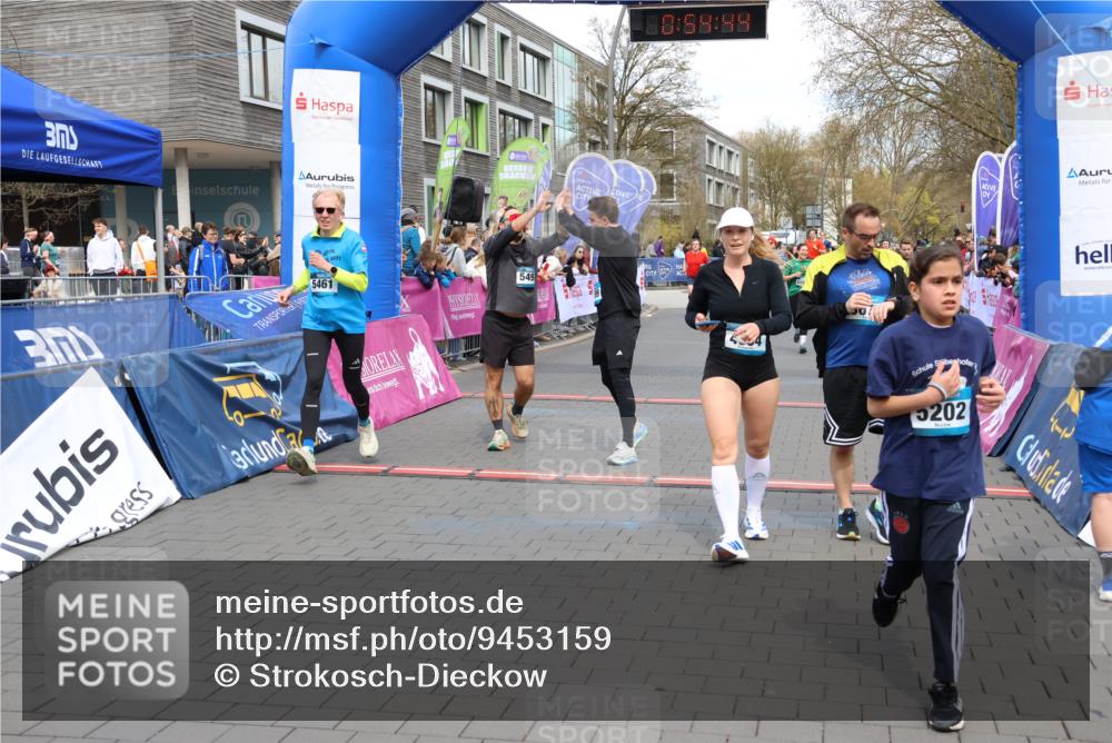 12.04.2026 - 45. Internationalen Wilhelmsburger Insellauf Strokosch-Dieckow http://msf.ph/oto/9453159 12.04.2026 13:07:44 Ziel 5202, 4094, 3672, 5497, 5499, 5461, 3242, 5078 meine-sportfotos.de