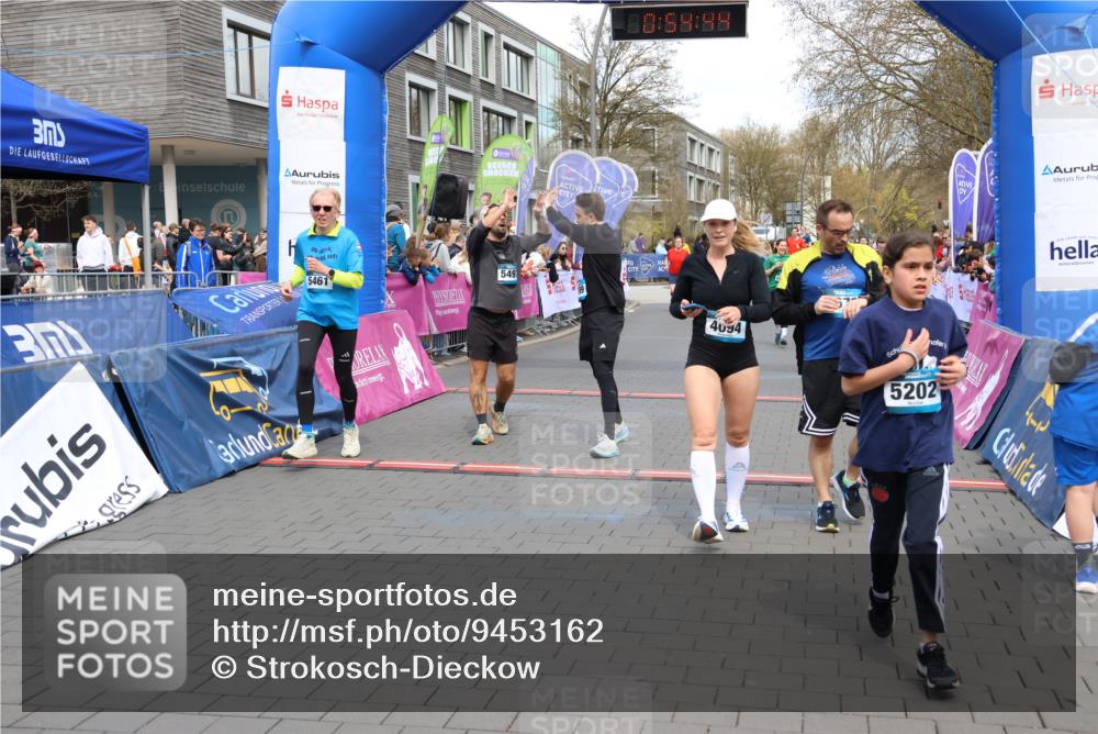 12.04.2026 - 45. Internationalen Wilhelmsburger Insellauf Strokosch-Dieckow http://msf.ph/oto/9453162 12.04.2026 13:07:44 Ziel 5202, 4094, 3672, 5497, 5499, 5461, 3242, 5078 meine-sportfotos.de
