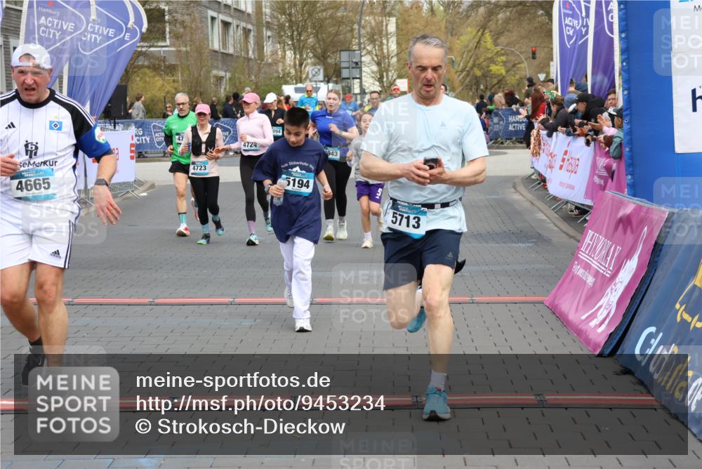 12.04.2026 - 45. Internationalen Wilhelmsburger Insellauf Strokosch-Dieckow http://msf.ph/oto/9453234 12.04.2026 13:07:35 Ziel 4138, 4764, 4665, 5713, 5194, 5069, 5076, 4723, 4724, 2943, 4722 meine-sportfotos.de