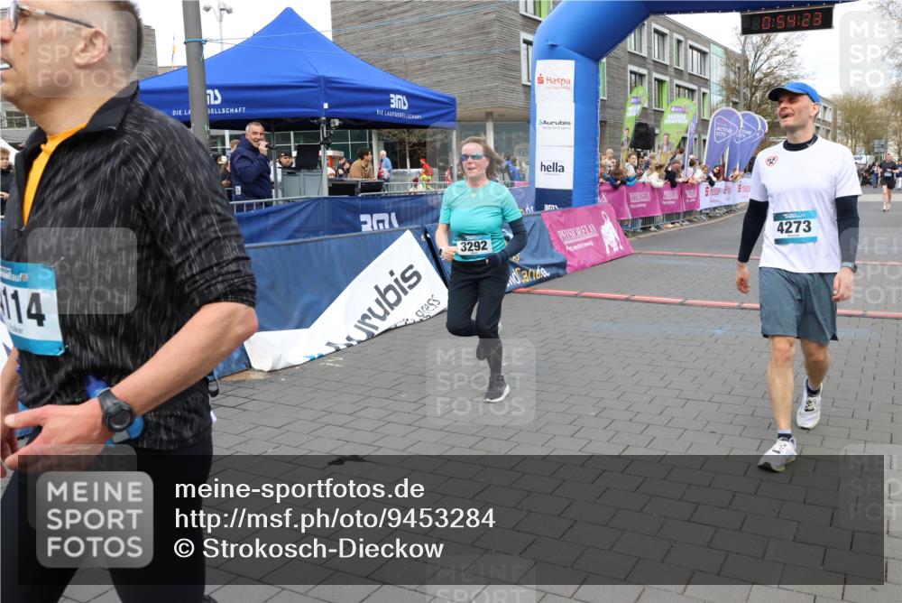 12.04.2026 - 45. Internationalen Wilhelmsburger Insellauf Strokosch-Dieckow http://msf.ph/oto/9453284 12.04.2026 13:07:23 Ziel 3292, 5510, 4885 meine-sportfotos.de