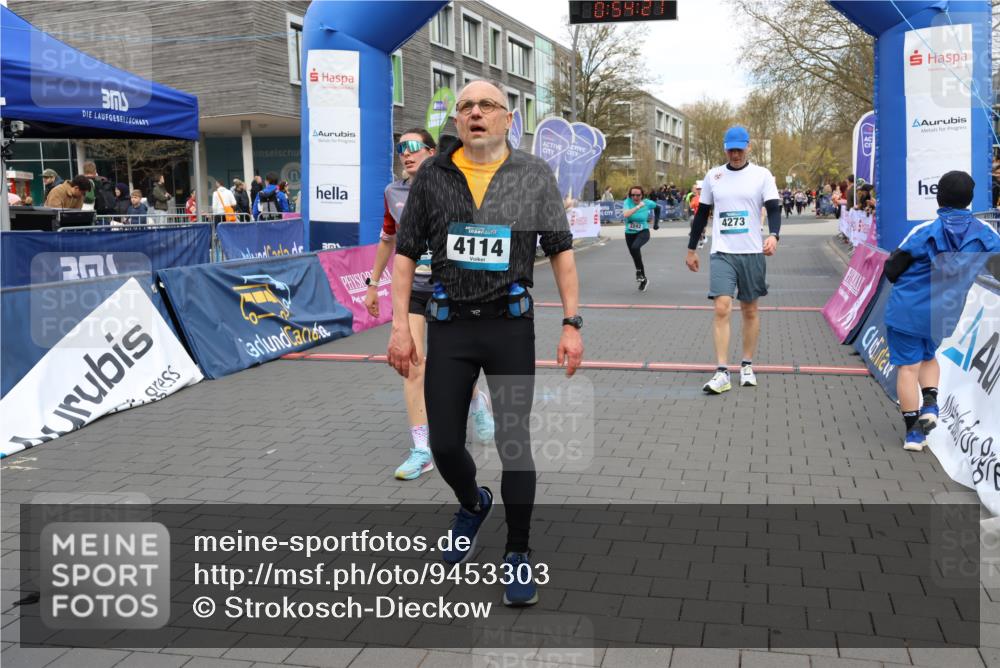 12.04.2026 - 45. Internationalen Wilhelmsburger Insellauf Strokosch-Dieckow http://msf.ph/oto/9453303 12.04.2026 13:07:20 Ziel 4729, 4273, 3292, 5510 meine-sportfotos.de