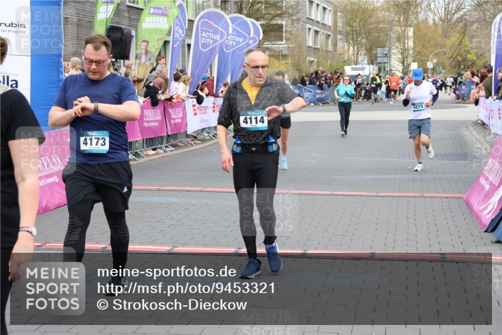 12.04.2026 - 45. Internationalen Wilhelmsburger Insellauf Strokosch-Dieckow http://msf.ph/oto/9453321 12.04.2026 13:07:16 Ziel 4114, 4173, 4729, 4273 meine-sportfotos.de