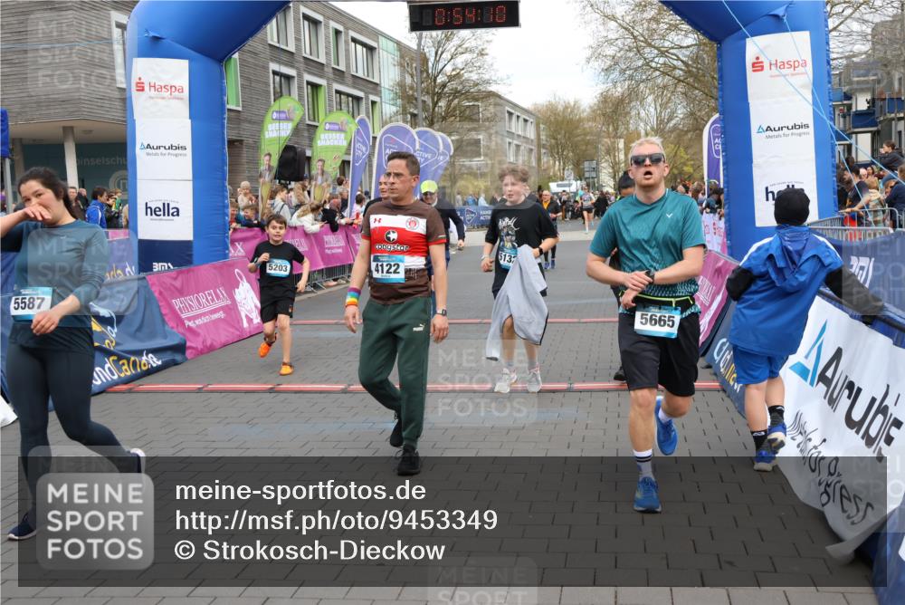 12.04.2026 - 45. Internationalen Wilhelmsburger Insellauf Strokosch-Dieckow http://msf.ph/oto/9453349 12.04.2026 13:07:09 Ziel 5587, 4122, 5665, 4280, 5132, 5203, 4496, 2804, 4479, 4114 meine-sportfotos.de