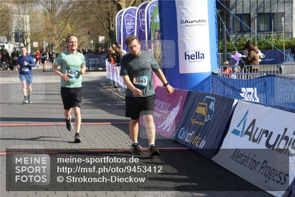 12.04.2026 - 45. Internationalen Wilhelmsburger Insellauf Strokosch-Dieckow http://msf.ph/oto/9453412 12.04.2026 10:39:55 Ziel 3043, 5405, 5331 meine-sportfotos.de