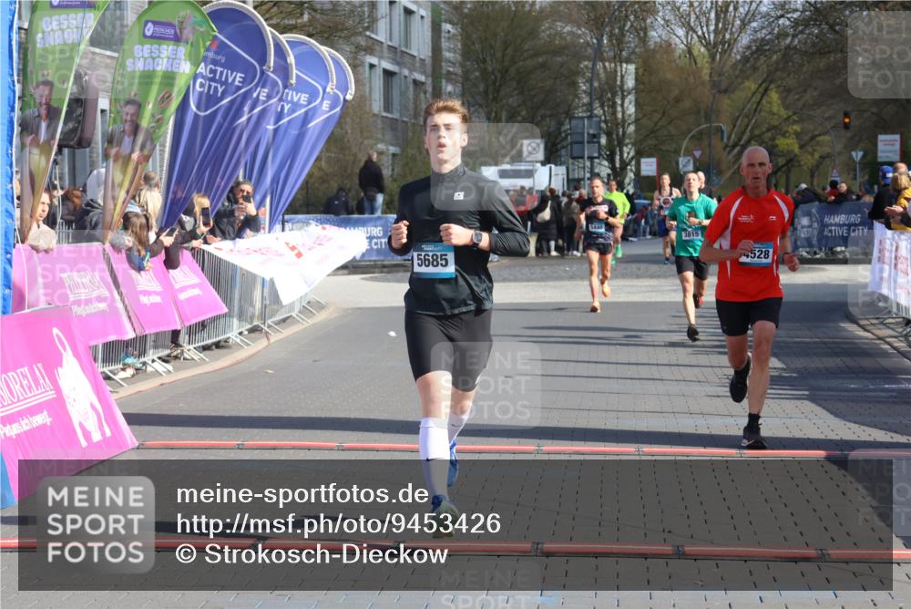 12.04.2026 - 45. Internationalen Wilhelmsburger Insellauf Strokosch-Dieckow http://msf.ph/oto/9453426 12.04.2026 10:27:38 Ziel 2994, 5685, 4528, 3815 meine-sportfotos.de