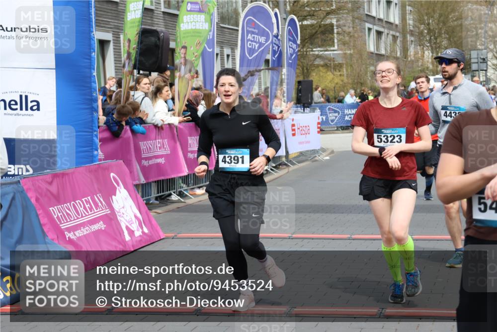 12.04.2026 - 45. Internationalen Wilhelmsburger Insellauf Strokosch-Dieckow http://msf.ph/oto/9453524 12.04.2026 13:06:27 Ziel 3032, 4391, 5323, 4432, 4236, 5677 meine-sportfotos.de
