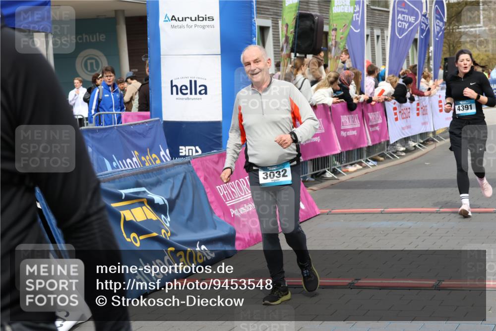 12.04.2026 - 45. Internationalen Wilhelmsburger Insellauf Strokosch-Dieckow http://msf.ph/oto/9453548 12.04.2026 13:06:26 Ziel 3032, 4391, 5323, 4432, 4236 meine-sportfotos.de