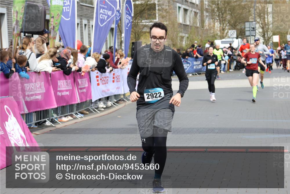 12.04.2026 - 45. Internationalen Wilhelmsburger Insellauf Strokosch-Dieckow http://msf.ph/oto/9453560 12.04.2026 13:06:22 Ziel 2922, 3032, 4391 meine-sportfotos.de