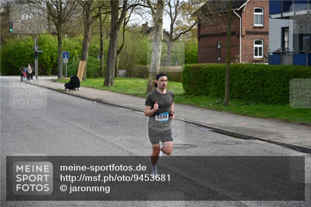 12.04.2026 - 45. Internationalen Wilhelmsburger Insellauf J. Mangold http://msf.ph/oto/9453681 12.04.2026 10:13:14 Ziel 5240, 5514, 5514, 2119, 3979 meine-sportfotos.de