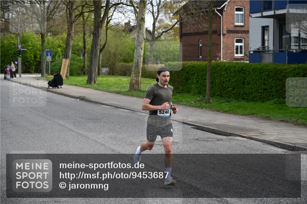 12.04.2026 - 45. Internationalen Wilhelmsburger Insellauf J. Mangold http://msf.ph/oto/9453687 12.04.2026 10:13:14 Ziel 5240, 5514, 5514, 2119, 3979 meine-sportfotos.de