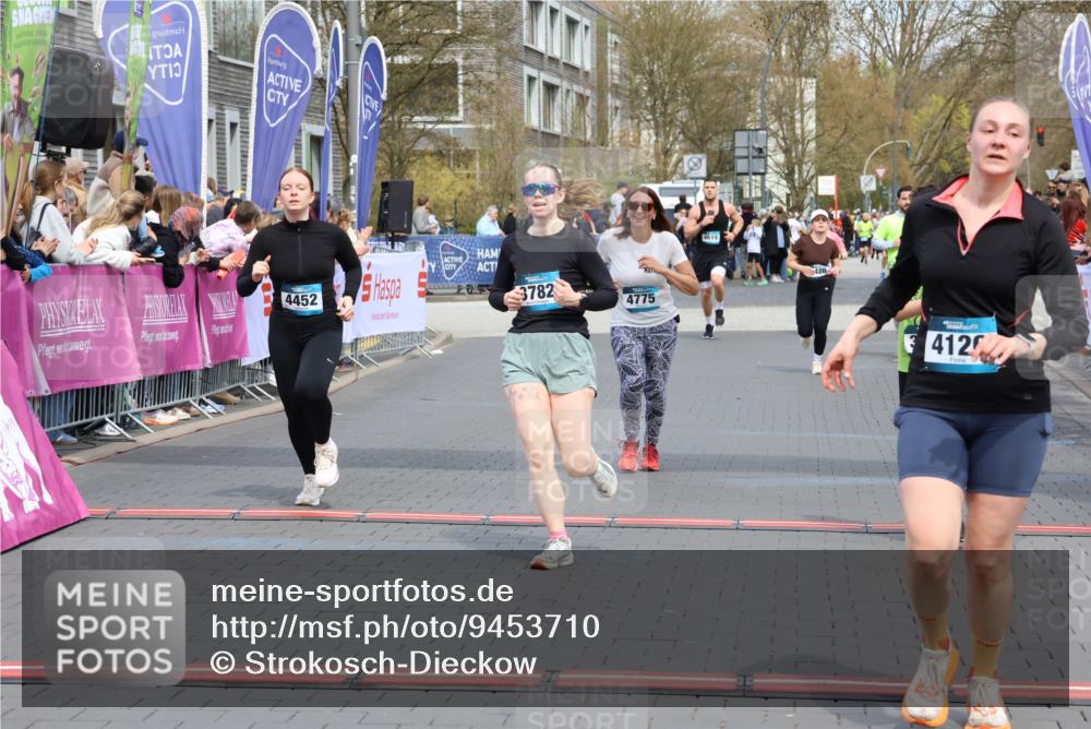 12.04.2026 - 45. Internationalen Wilhelmsburger Insellauf Strokosch-Dieckow http://msf.ph/oto/9453710 12.04.2026 13:06:01 Ziel 5414, 4126, 3782, 3164, 4452, 4775 meine-sportfotos.de
