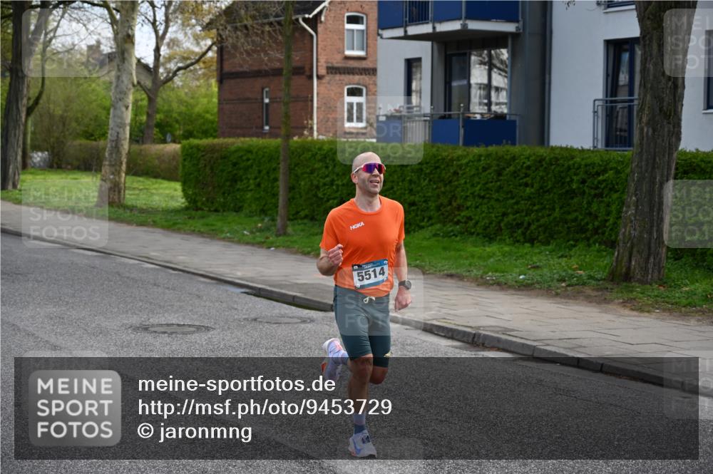 12.04.2026 - 45. Internationalen Wilhelmsburger Insellauf J. Mangold http://msf.ph/oto/9453729 12.04.2026 10:13:31 Ziel 5514, 2119, 3979 meine-sportfotos.de