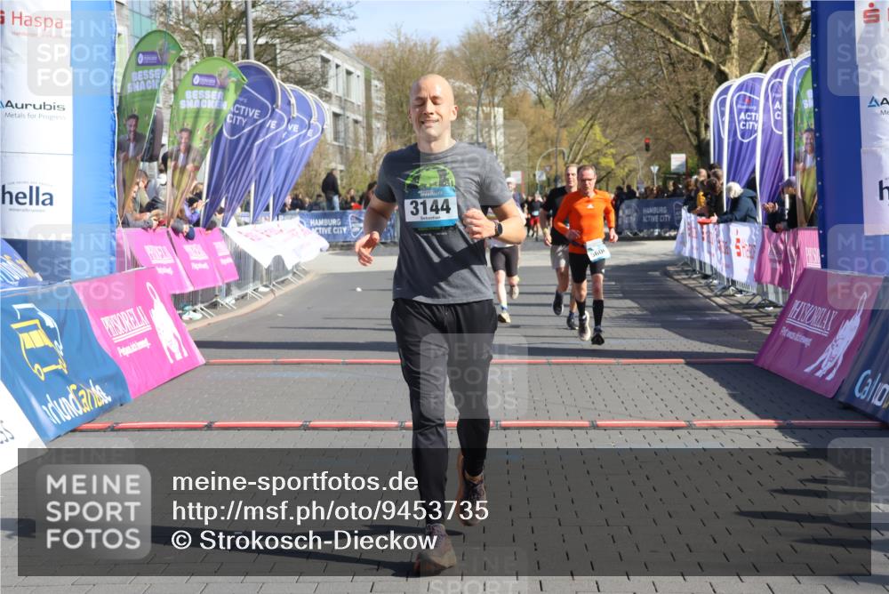 12.04.2026 - 45. Internationalen Wilhelmsburger Insellauf Strokosch-Dieckow http://msf.ph/oto/9453735 12.04.2026 10:40:47 Ziel 3144, 5606, 3702, 4907, 2525 meine-sportfotos.de