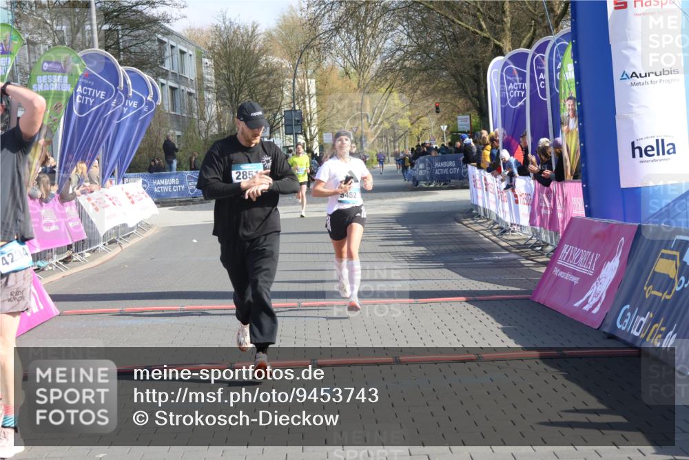 12.04.2026 - 45. Internationalen Wilhelmsburger Insellauf Strokosch-Dieckow http://msf.ph/oto/9453743 12.04.2026 10:28:41 Ziel 2022, 4068, 4294, 2851, 5452 meine-sportfotos.de