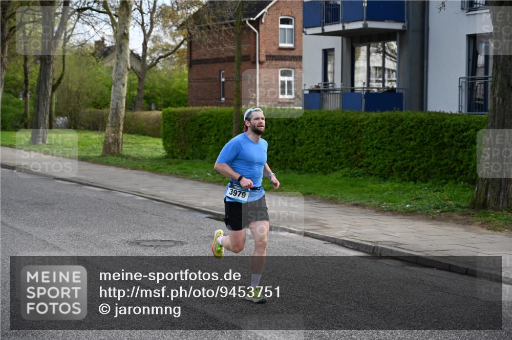 12.04.2026 - 45. Internationalen Wilhelmsburger Insellauf J. Mangold http://msf.ph/oto/9453751 12.04.2026 10:13:51 Ziel 2119, 3979 meine-sportfotos.de