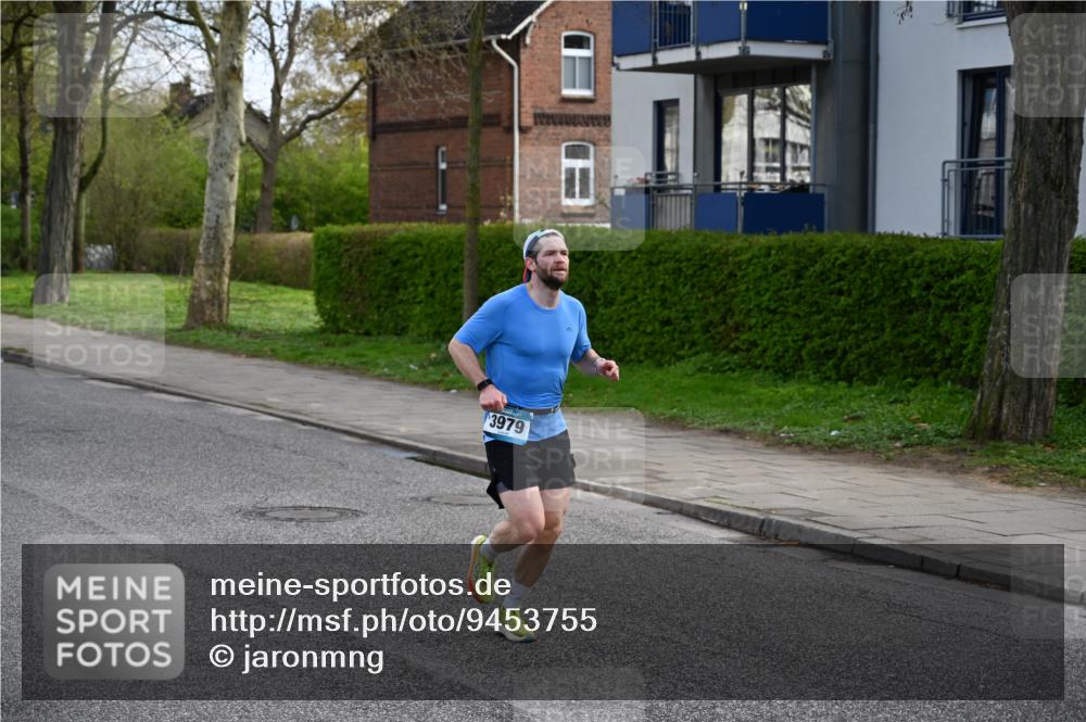 12.04.2026 - 45. Internationalen Wilhelmsburger Insellauf J. Mangold http://msf.ph/oto/9453755 12.04.2026 10:13:51 Ziel 2119, 3979 meine-sportfotos.de