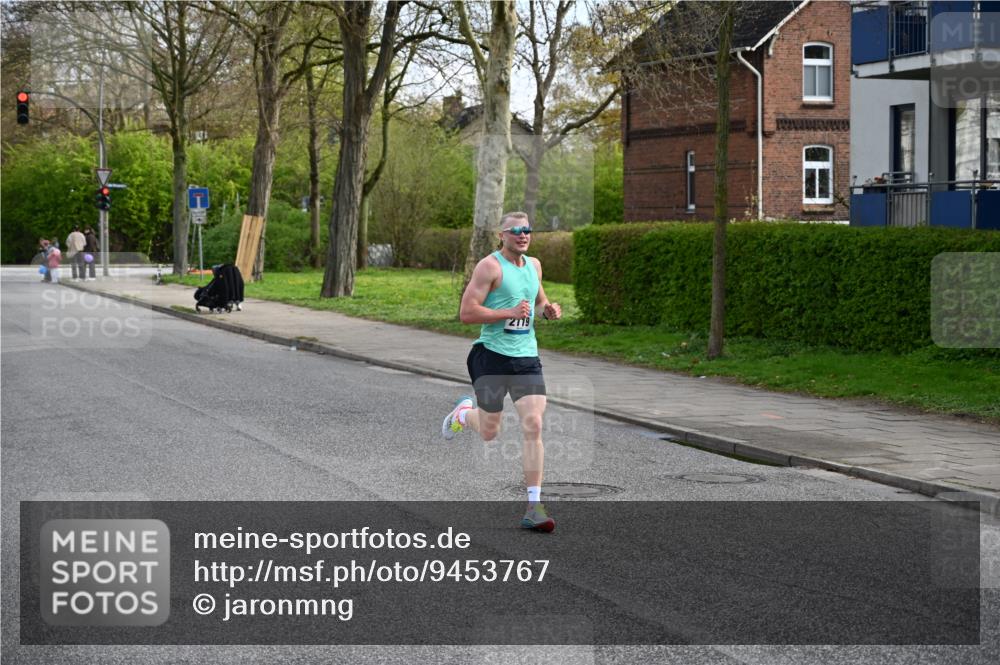 12.04.2026 - 45. Internationalen Wilhelmsburger Insellauf J. Mangold http://msf.ph/oto/9453767 12.04.2026 10:13:53 Ziel 2119, 3979 meine-sportfotos.de