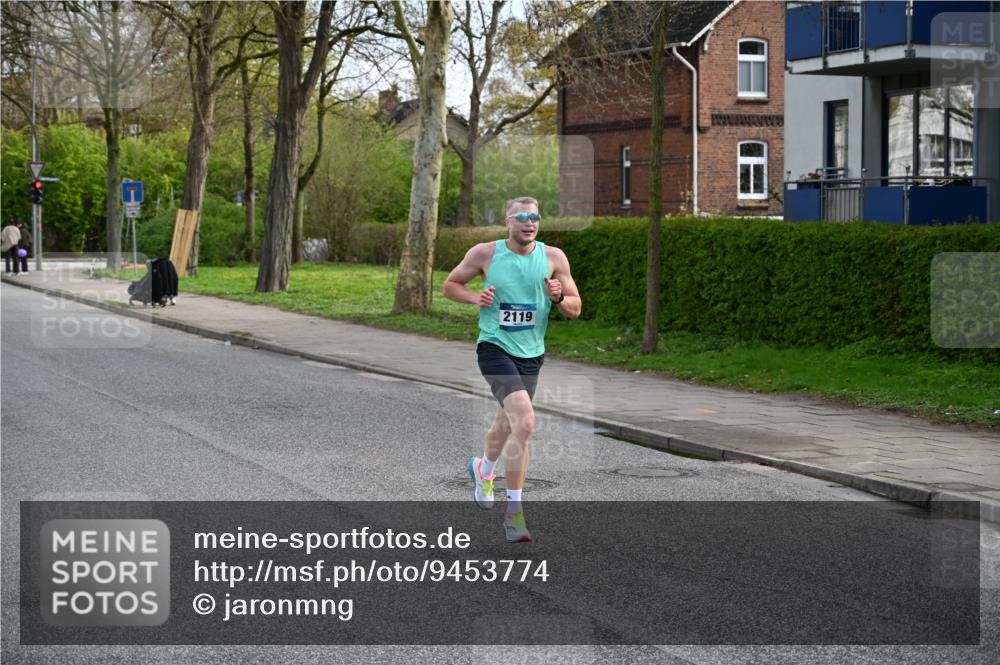 12.04.2026 - 45. Internationalen Wilhelmsburger Insellauf J. Mangold http://msf.ph/oto/9453774 12.04.2026 10:13:53 Ziel 2119, 3979 meine-sportfotos.de