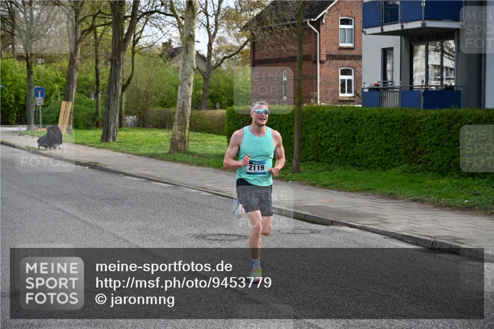 12.04.2026 - 45. Internationalen Wilhelmsburger Insellauf J. Mangold http://msf.ph/oto/9453779 12.04.2026 10:13:53 Ziel 2119, 3979 meine-sportfotos.de