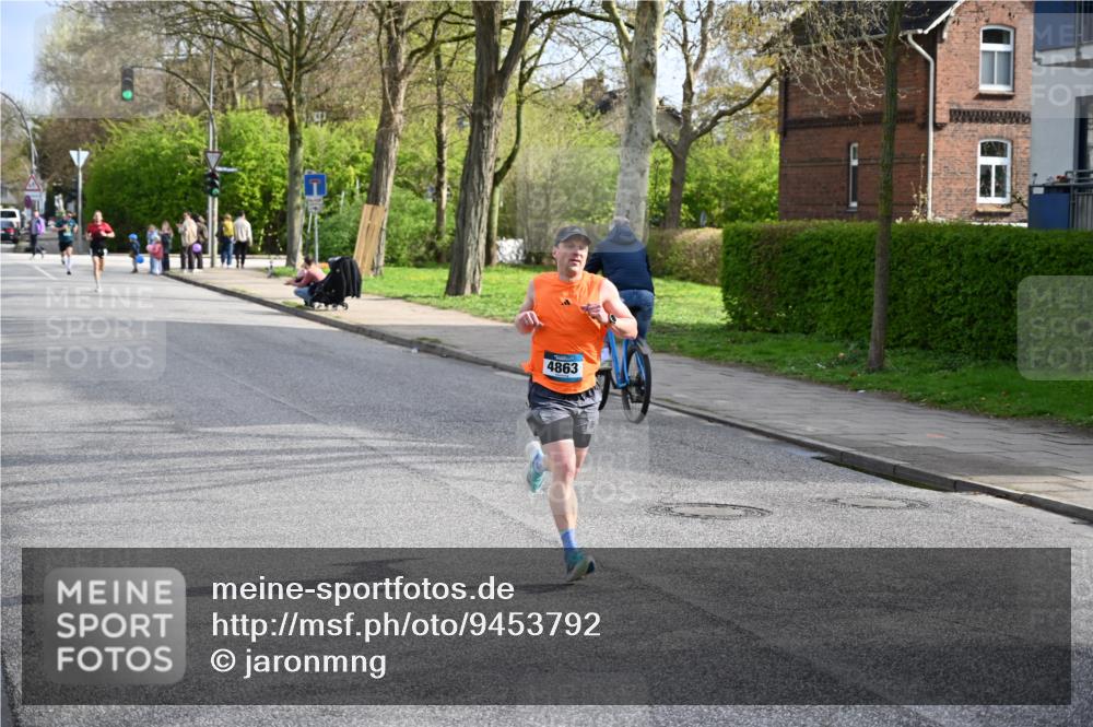 12.04.2026 - 45. Internationalen Wilhelmsburger Insellauf J. Mangold http://msf.ph/oto/9453792 12.04.2026 10:14:43 Ziel 4863, 4002, 2727, 2177 meine-sportfotos.de