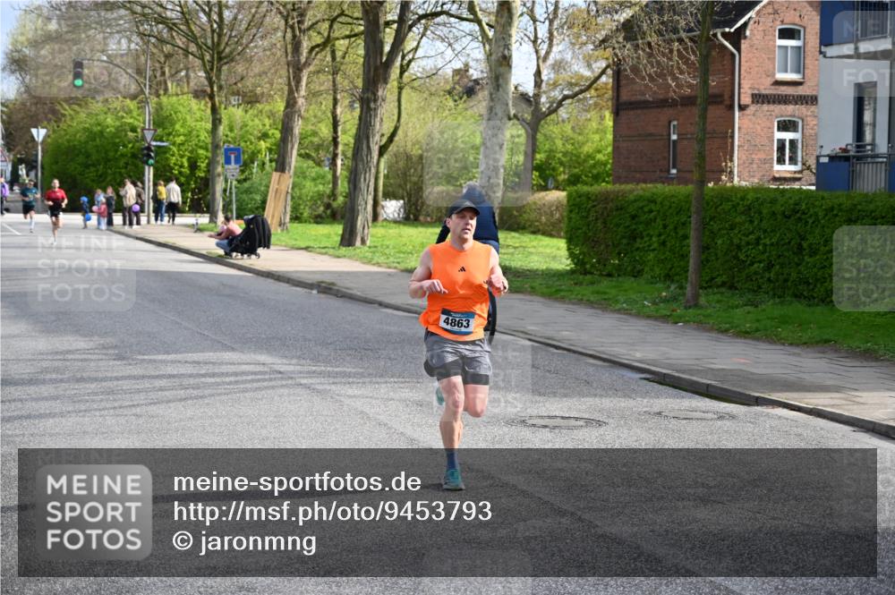 12.04.2026 - 45. Internationalen Wilhelmsburger Insellauf J. Mangold http://msf.ph/oto/9453793 12.04.2026 10:14:43 Ziel 4863, 4002, 2727, 2177 meine-sportfotos.de