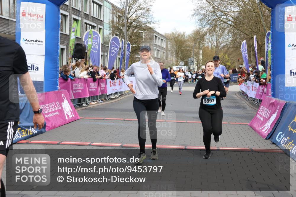 12.04.2026 - 45. Internationalen Wilhelmsburger Insellauf Strokosch-Dieckow http://msf.ph/oto/9453797 12.04.2026 13:05:56 Ziel 5597, 5249, 5263, 5414, 4126 meine-sportfotos.de