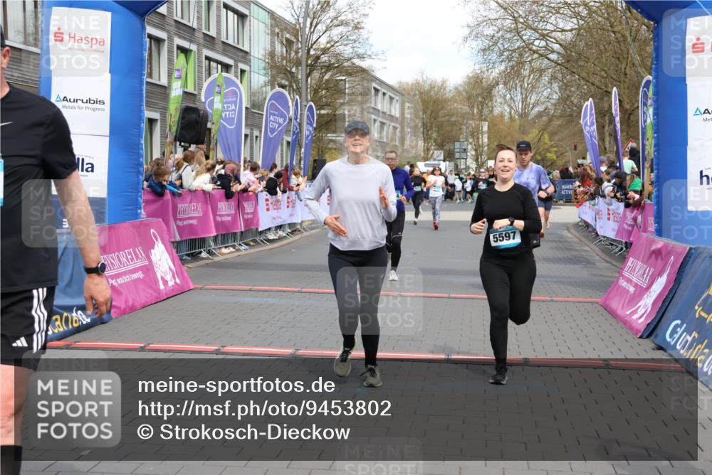 12.04.2026 - 45. Internationalen Wilhelmsburger Insellauf Strokosch-Dieckow http://msf.ph/oto/9453802 12.04.2026 13:05:56 Ziel 5597, 5249, 5263, 5414, 4126 meine-sportfotos.de