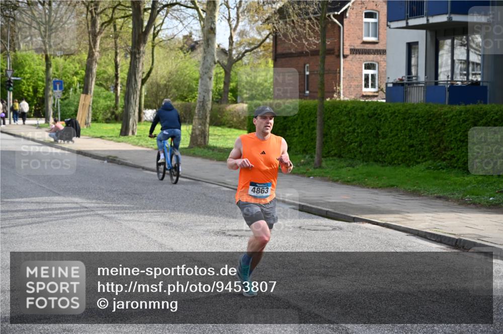 12.04.2026 - 45. Internationalen Wilhelmsburger Insellauf J. Mangold http://msf.ph/oto/9453807 12.04.2026 10:14:43 Ziel 4863, 4002, 2727, 2177 meine-sportfotos.de