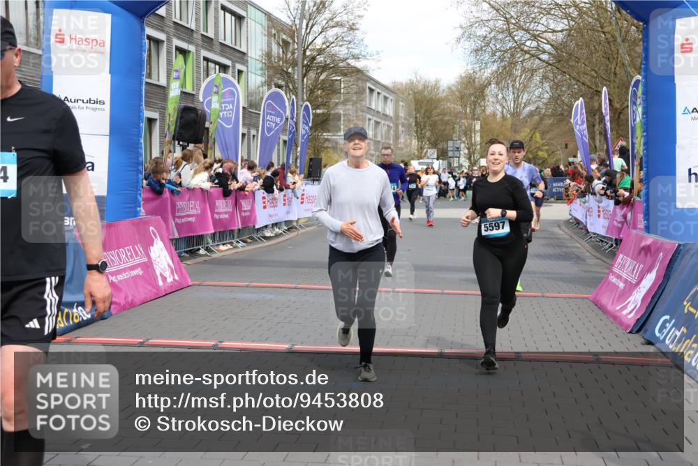 12.04.2026 - 45. Internationalen Wilhelmsburger Insellauf Strokosch-Dieckow http://msf.ph/oto/9453808 12.04.2026 13:05:56 Ziel 5597, 5249, 5263, 5414, 4126 meine-sportfotos.de
