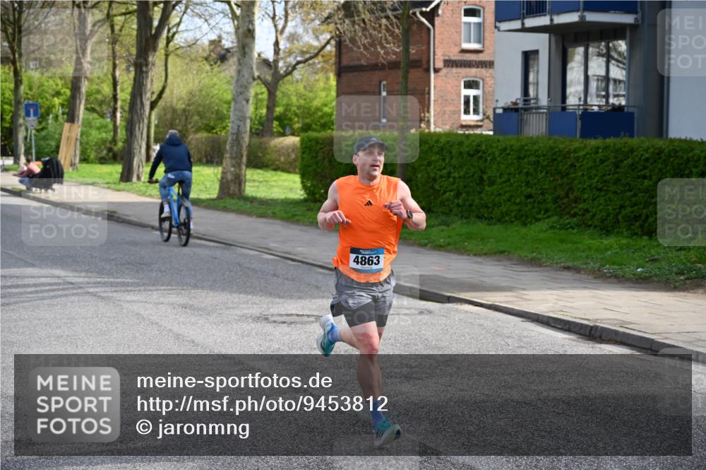 12.04.2026 - 45. Internationalen Wilhelmsburger Insellauf J. Mangold http://msf.ph/oto/9453812 12.04.2026 10:14:43 Ziel 4863, 4002, 2727, 2177 meine-sportfotos.de