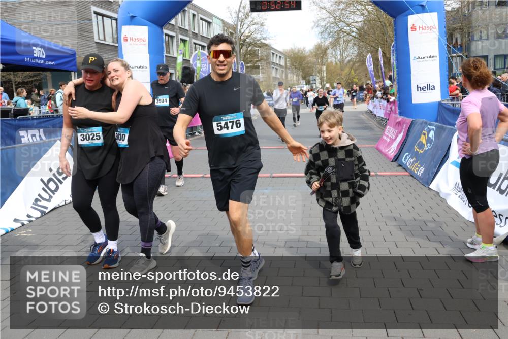 12.04.2026 - 45. Internationalen Wilhelmsburger Insellauf Strokosch-Dieckow http://msf.ph/oto/9453822 12.04.2026 13:05:53 Ziel 5476, 4105, 3934, 5597, 5249, 5263, 5414 meine-sportfotos.de