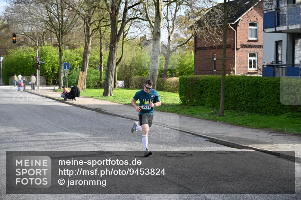 12.04.2026 - 45. Internationalen Wilhelmsburger Insellauf J. Mangold http://msf.ph/oto/9453824 12.04.2026 10:14:52 Ziel 4002, 2727, 2177 meine-sportfotos.de
