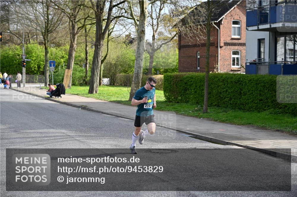 12.04.2026 - 45. Internationalen Wilhelmsburger Insellauf J. Mangold http://msf.ph/oto/9453829 12.04.2026 10:14:52 Ziel 4002, 2727, 2177 meine-sportfotos.de