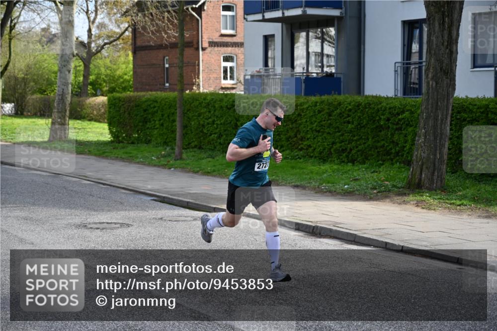 12.04.2026 - 45. Internationalen Wilhelmsburger Insellauf J. Mangold http://msf.ph/oto/9453853 12.04.2026 10:14:53 Ziel 4002, 2727, 2177 meine-sportfotos.de