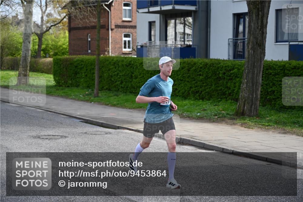 12.04.2026 - 45. Internationalen Wilhelmsburger Insellauf J. Mangold http://msf.ph/oto/9453864 12.04.2026 10:15:18 Ziel 2177, 2281, 5302, 2970 meine-sportfotos.de