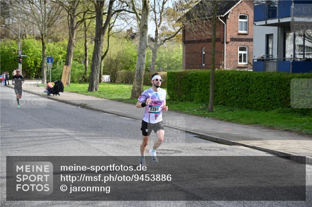 12.04.2026 - 45. Internationalen Wilhelmsburger Insellauf J. Mangold http://msf.ph/oto/9453886 12.04.2026 10:15:38 Ziel 2281, 5302, 2970, 2405, 3685, 3113 meine-sportfotos.de