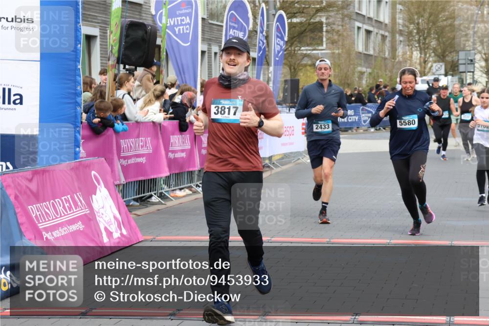 12.04.2026 - 45. Internationalen Wilhelmsburger Insellauf Strokosch-Dieckow http://msf.ph/oto/9453933 12.04.2026 13:05:43 Ziel 3817, 5580, 2433, 5102, 5295 meine-sportfotos.de