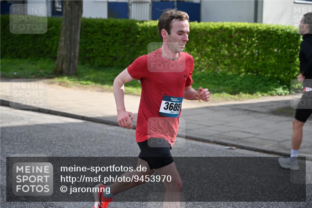 12.04.2026 - 45. Internationalen Wilhelmsburger Insellauf J. Mangold http://msf.ph/oto/9453970 12.04.2026 10:16:08 Ziel 2405, 3685, 3113, 2487, 5676 meine-sportfotos.de