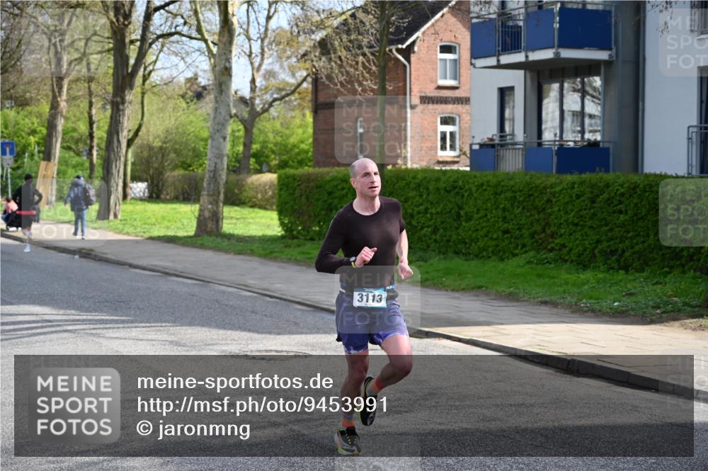 12.04.2026 - 45. Internationalen Wilhelmsburger Insellauf J. Mangold http://msf.ph/oto/9453991 12.04.2026 10:16:15 Ziel 3113, 2487, 5676 meine-sportfotos.de