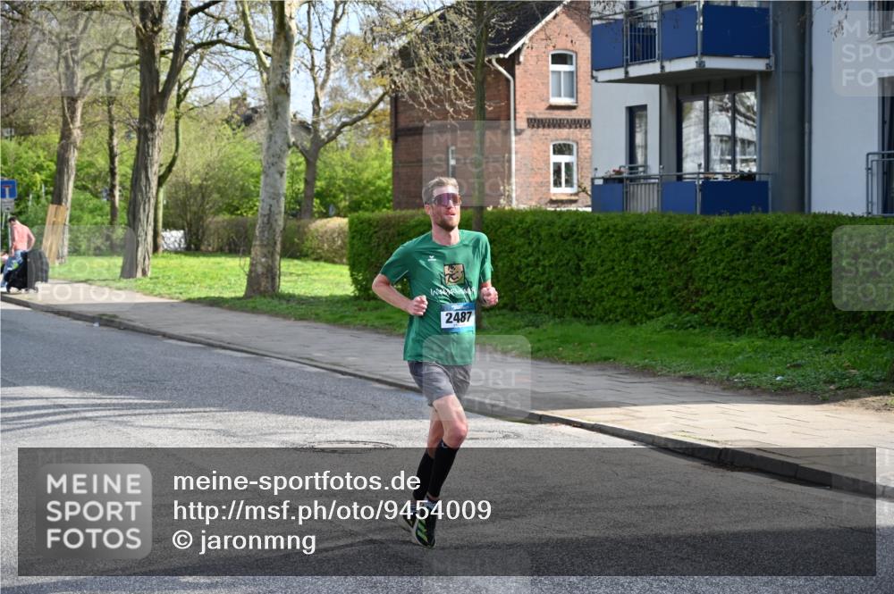 12.04.2026 - 45. Internationalen Wilhelmsburger Insellauf J. Mangold http://msf.ph/oto/9454009 12.04.2026 10:16:26 Ziel 2487, 5676, 3372 meine-sportfotos.de