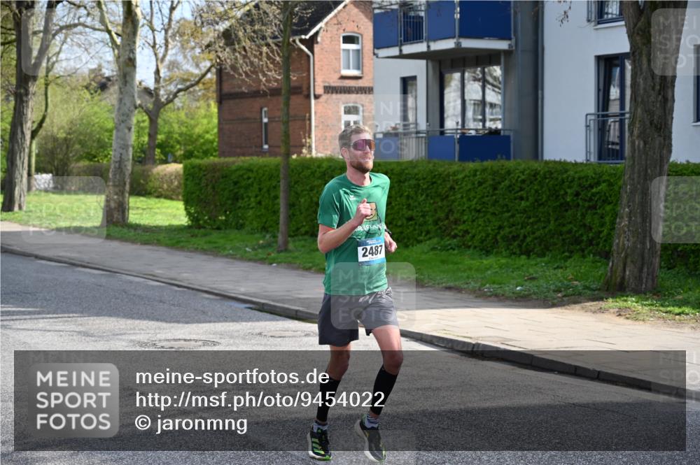 12.04.2026 - 45. Internationalen Wilhelmsburger Insellauf J. Mangold http://msf.ph/oto/9454022 12.04.2026 10:16:26 Ziel 2487, 5676, 3372 meine-sportfotos.de
