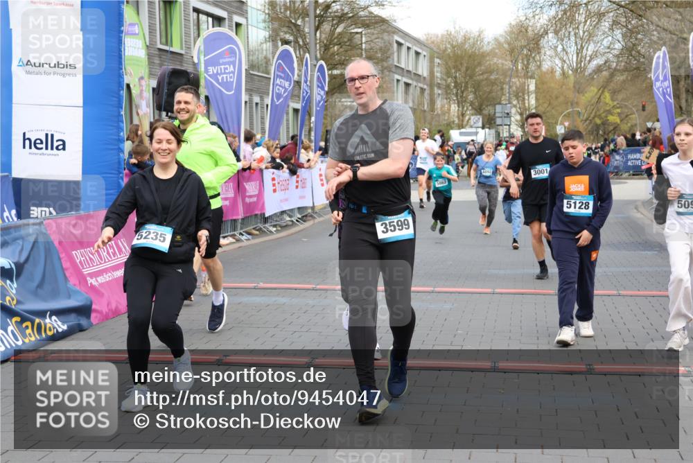 12.04.2026 - 45. Internationalen Wilhelmsburger Insellauf Strokosch-Dieckow http://msf.ph/oto/9454047 12.04.2026 13:05:30 Ziel 5128, 5098, 5235, 5234, 5504, 2139, 3001, 2443, 5862, 5110, 4892 meine-sportfotos.de