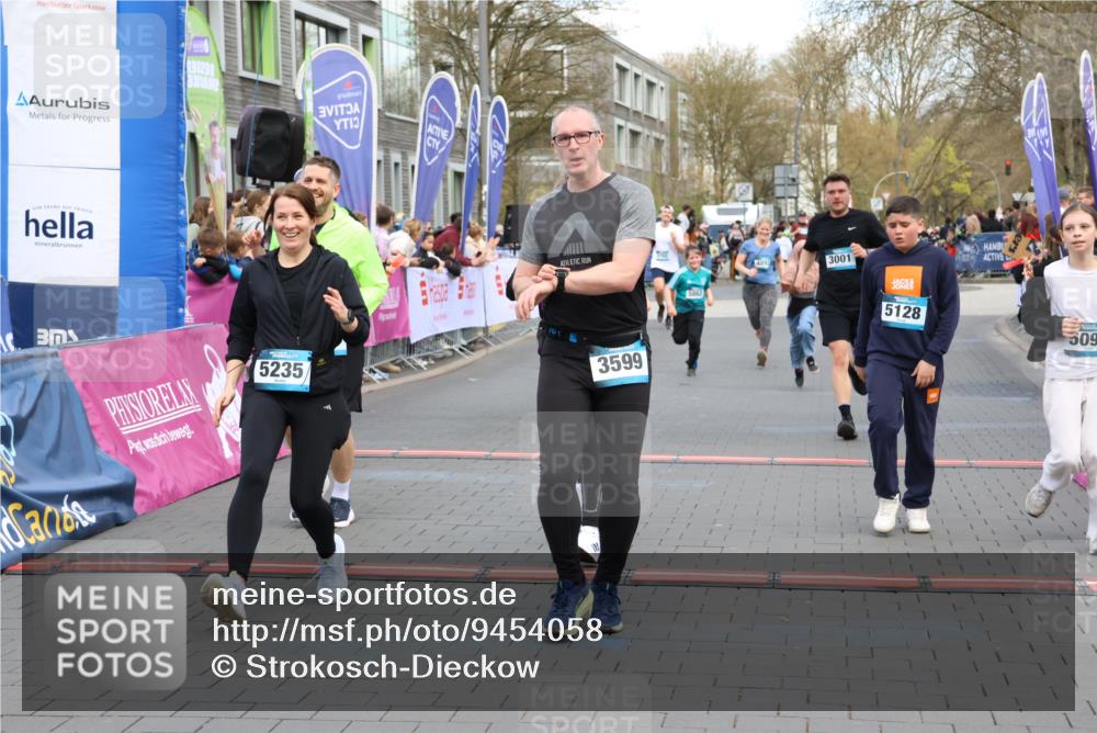 12.04.2026 - 45. Internationalen Wilhelmsburger Insellauf Strokosch-Dieckow http://msf.ph/oto/9454058 12.04.2026 13:05:30 Ziel 5128, 5098, 5235, 5234, 5504, 2139, 3001, 2443, 5862, 5110, 4892 meine-sportfotos.de