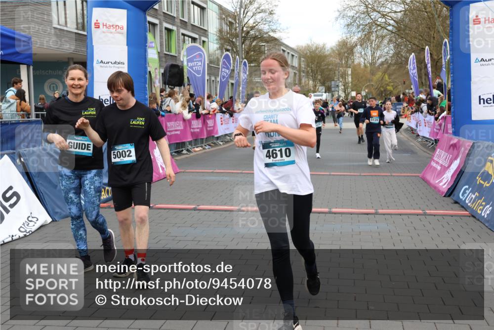 12.04.2026 - 45. Internationalen Wilhelmsburger Insellauf Strokosch-Dieckow http://msf.ph/oto/9454078 12.04.2026 13:05:28 Ziel 4610, 5128, 5098, 5235, 5234, 5504, 2139, 3001, 2443 meine-sportfotos.de